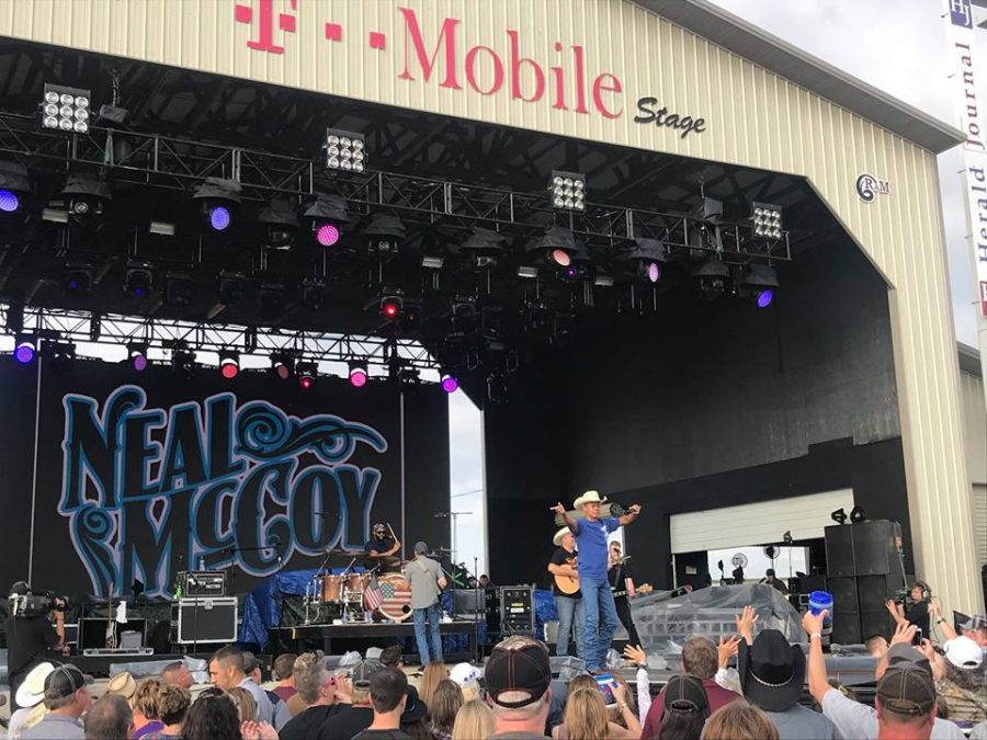 Neal McCoy wows the crowd at Winstock