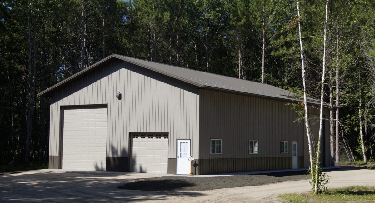 RAM 20-674 Front of building, surrounded by trees