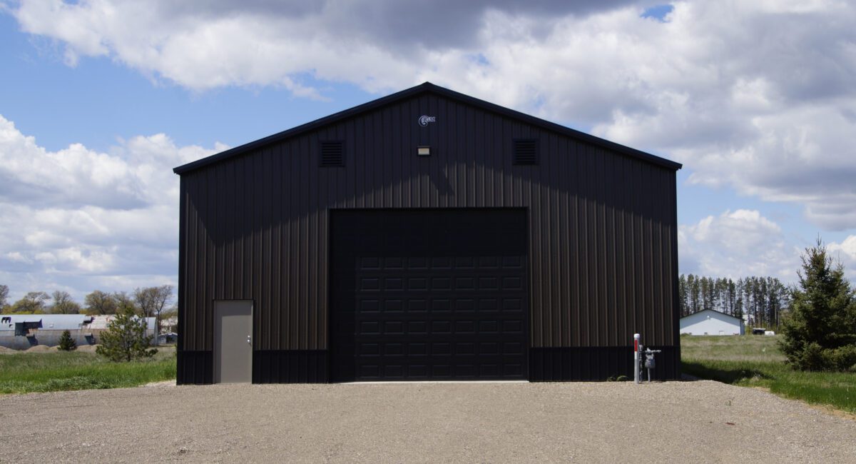 RAM 22-529 Front of building with large gravel driveway