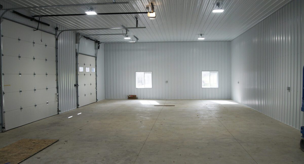 RAM 23-605 Interior with double garage doors on left side